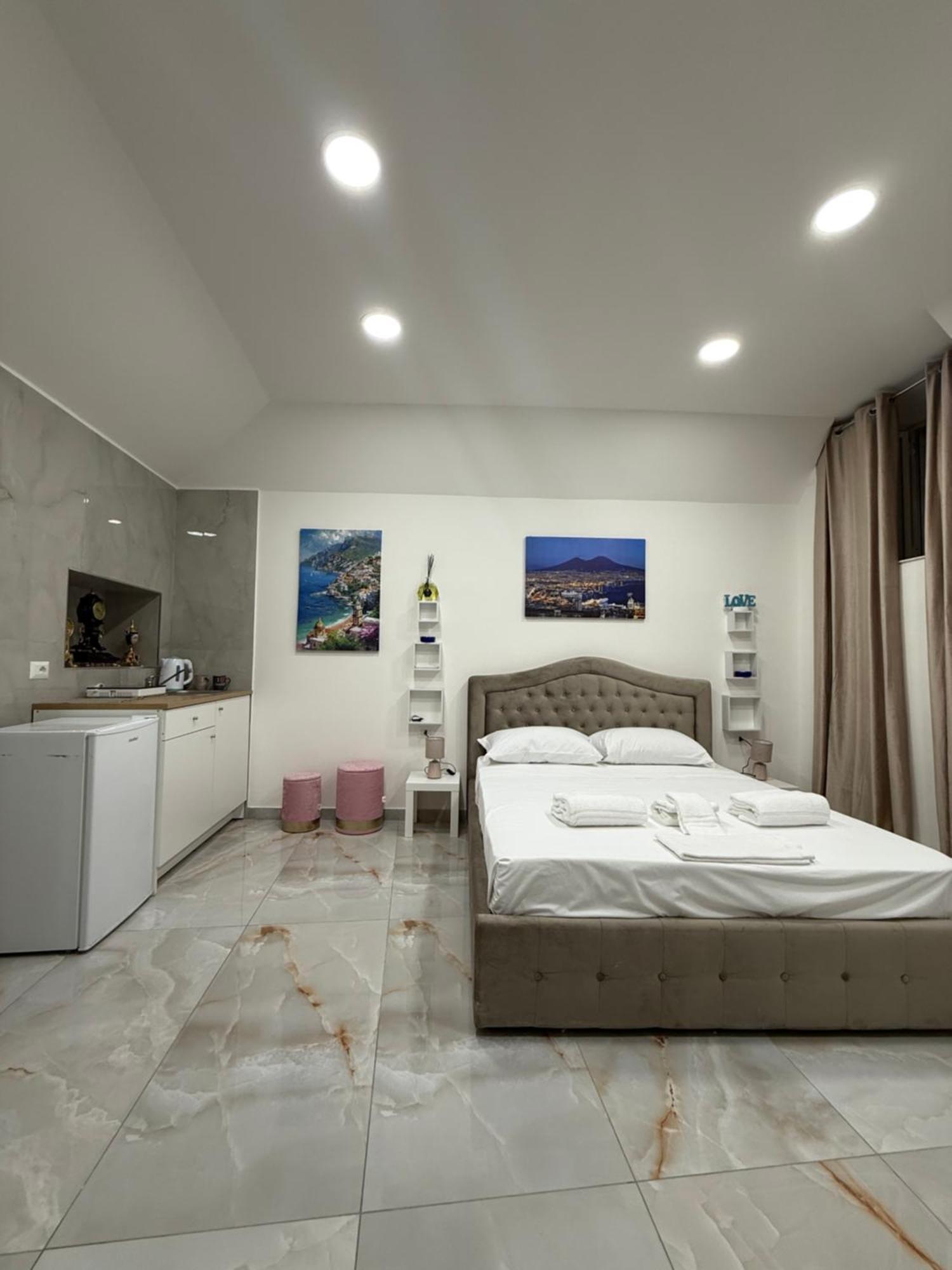 Caracciolo Suites 36 Neapel Exterior foto